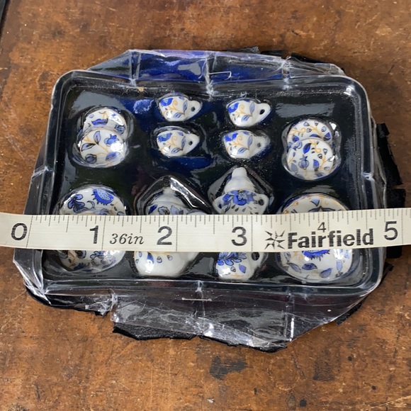 - Vintage Miniature Ceramic Victorian Dollhouse Blue & White Kitchen Dish Set - Picture 4 of 4